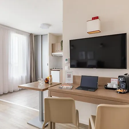 Appart'city Confort 3* שרבורג